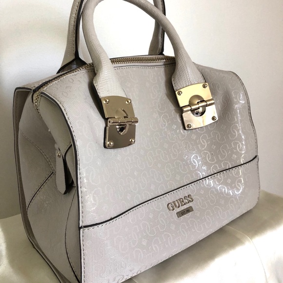 Guess handbag - Picture 2 of 3